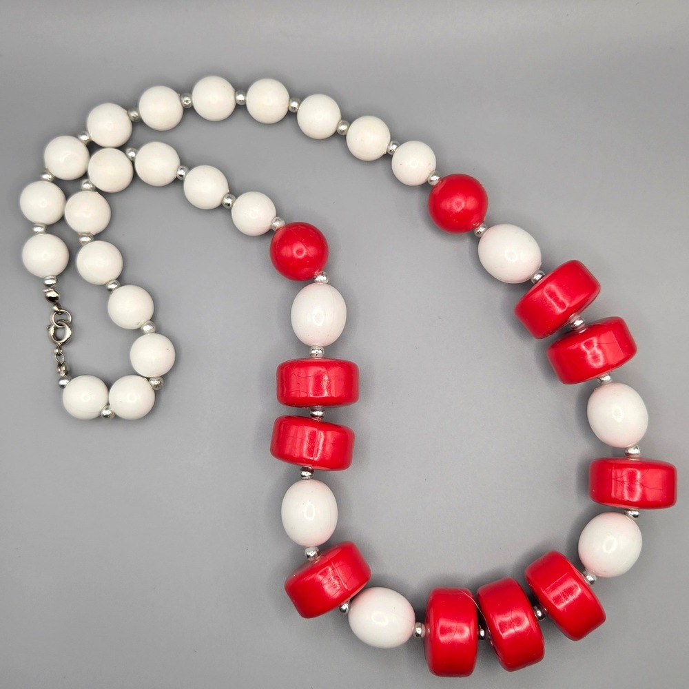 Vintage Red and White Chunky Plastic Bead Necklace 24 Inch Silver Tone Spacers